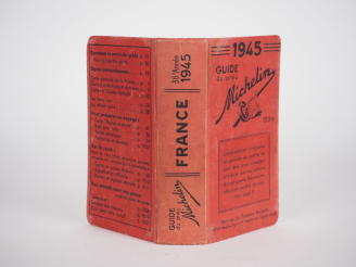Vente aux enchères MICHELIN. Guide rouge 1945. (accidents et frottements).