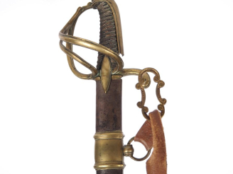 Vente aux enchères Sabre d’officier de cavalerie légère.  Poignée en bois recouverte de c