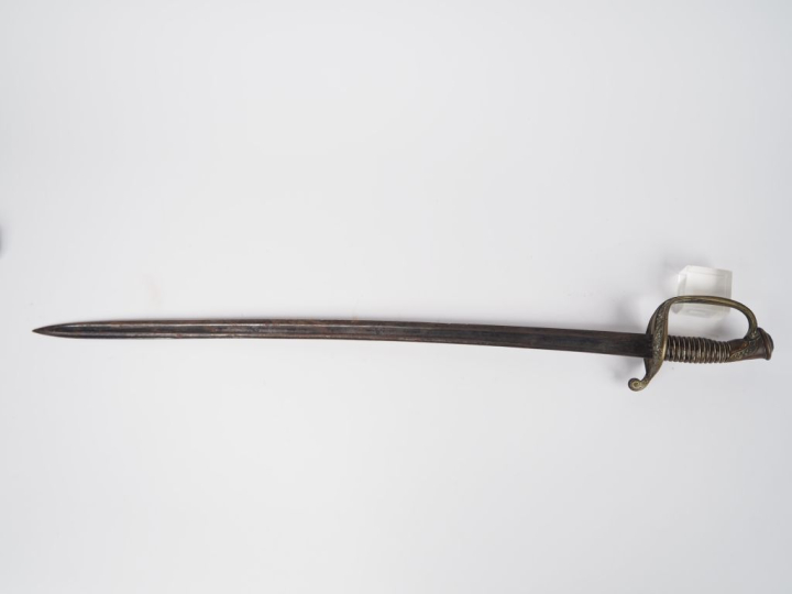 Sabre d’adjudant d’infanterie modèle 1855.  Poignée en corne (manque l