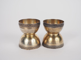 Vente aux enchères Paire de coquetiers de style Louis XVI en argent 925, poinçon Minerve,