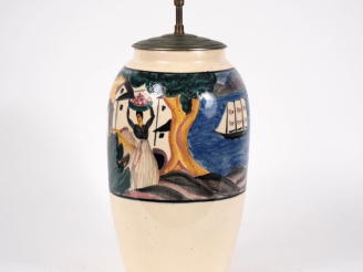 Vente aux enchères Vase en céramique polychrome à décor de paysage, de village et de mari