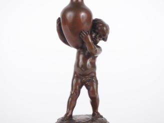 Vente aux enchères Louis KLEY.  "Amour portant un vase" Sculpture en bronze à patine méda