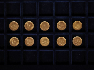 Vente aux enchères Dix souverains or, 1910, 1912, 1918, 1914, 1917, 1918 (x3), 1919, 1922
