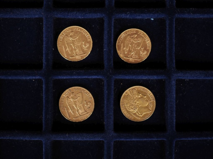 Quatre pièces de 20 Francs or, 1897 A, 1896 A, 1898 A, 1851 A. FRAIS A