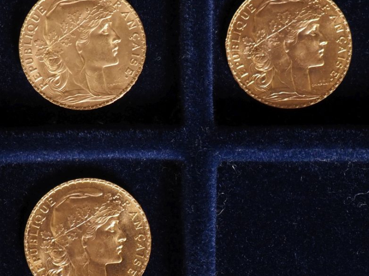 Trois pièces de 20 Francs or, 1910.  FRAIS ACHETEURS 10% HT.