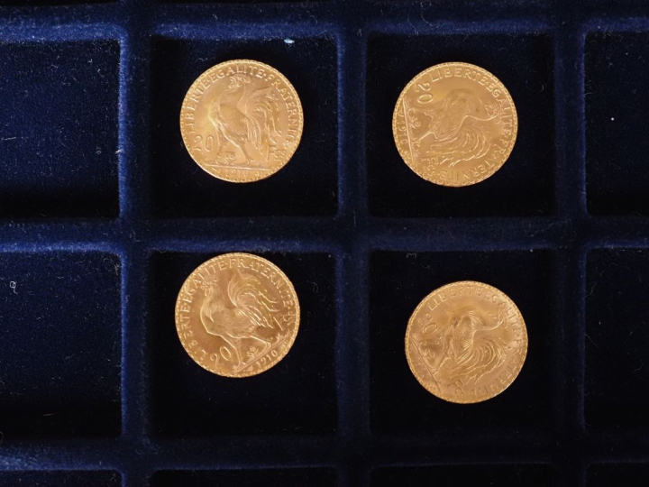 Quatre pièces de 20 Francs or, 1910. FRAIS ACHETEURS 10% HT.