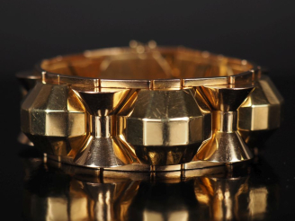 Vente aux enchères Important bracelet articulé de style 1940 en or jaune 750, à décor de 