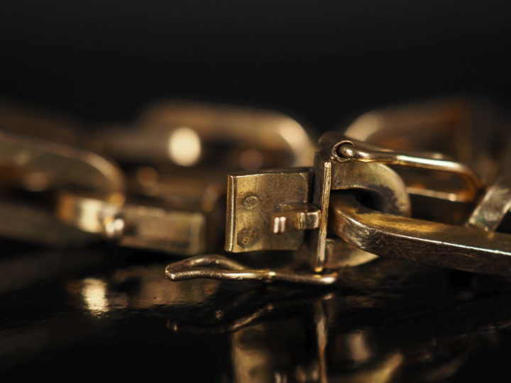 Bracelet souple en or jaune 750, maille forçat ovale. Long. 21 cm Poid