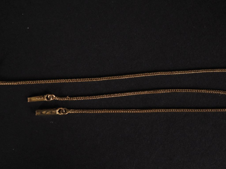 Chaine en or jaune 750, maille ronde tressée. Joli petit fermoir recta
