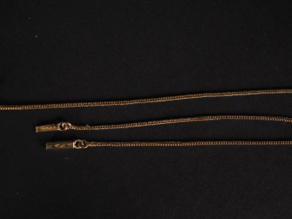 Vente aux enchères Chaine en or jaune 750, maille ronde tressée. Joli petit fermoir recta
