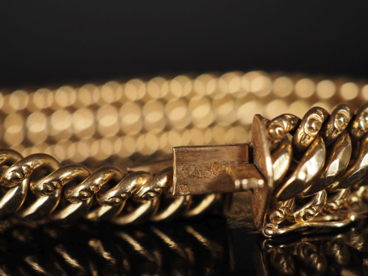 Bracelet souple en or jaune 750, maille américaine.  Larg. 1,1 cm Long