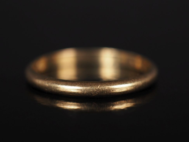 Alliance en or jaune 750. TDD. 60 Poids. 2,40 g