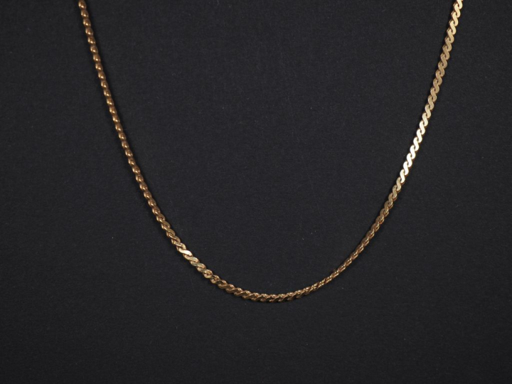 Chaine en or jaune 750, maille plate tressée.  Long. 41 cm Poids. 3,61