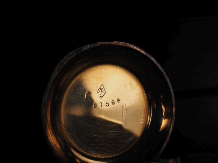 Montre de col Napoléon III en or jaune 750.  Cadran à chiffres romains