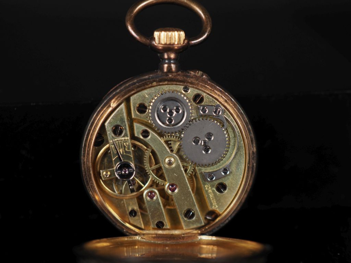 Montre de col Napoléon III en or jaune 750.  Cadran à chiffres romains