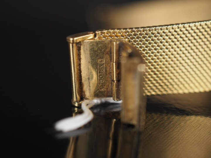 AREOR Montre bracelet de dame, boitier et bracelet en or jaune 750. Ca