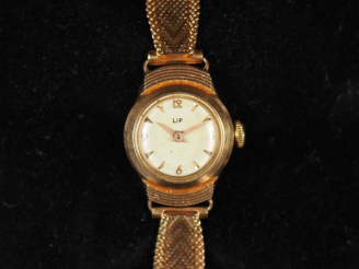 Vente aux enchères LIP N° 15126 Montre bracelet de dame, boitier et bracelet en or jaune 