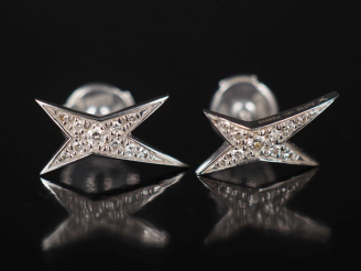 Vente aux enchères MAUBOUSSIN Paire de puces d'oreilles en or blanc 750, serties de petit