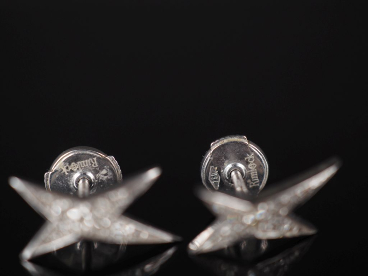 MAUBOUSSIN Paire de puces d'oreilles en or blanc 750, serties de petit