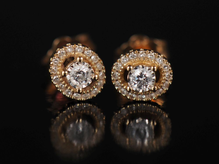 MAUBOUSSIN  Paire de puces d'oreilles de forme ovale en or jaune 750, 