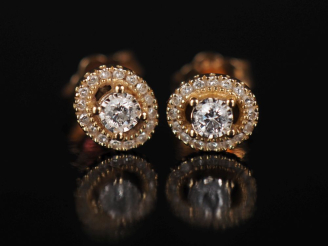 Vente aux enchères MAUBOUSSIN  Paire de puces d'oreilles de forme ovale en or jaune 750, 