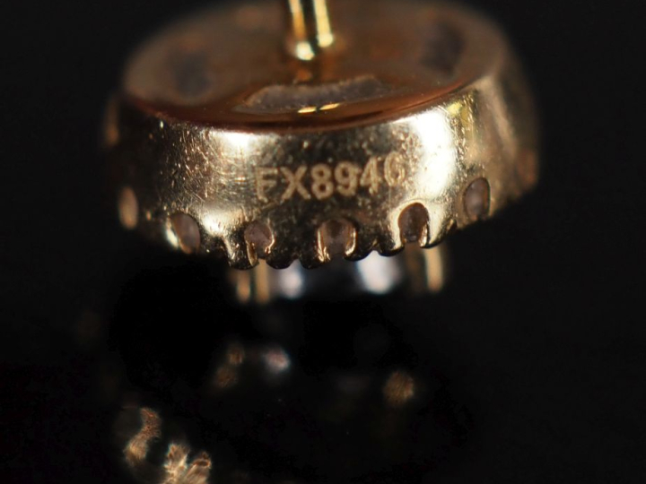 MAUBOUSSIN  Paire de puces d'oreilles de forme ovale en or jaune 750, 