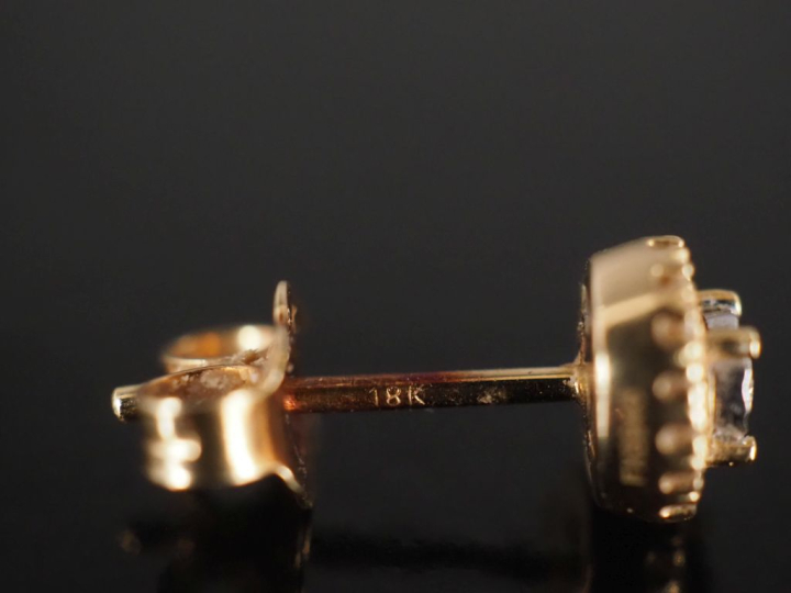 MAUBOUSSIN  Paire de puces d'oreilles de forme ovale en or jaune 750, 