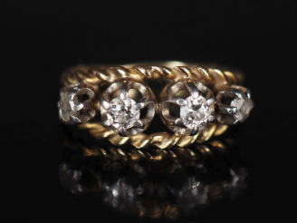 Vente aux enchères Bague jonc en or jaune 750 et platine, sertie de deux diamants taillés