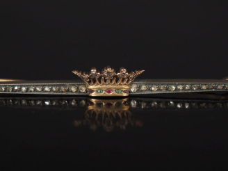 Vente aux enchères Broche barrette en or jaune 750 et argent, à décor en son centre d'une