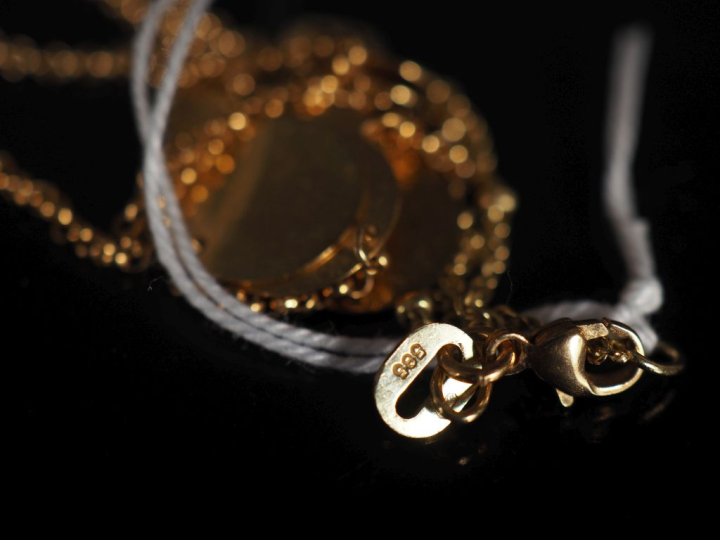 Collier souple en or jaune 585, maille ronde forçat, agrémenté en son 