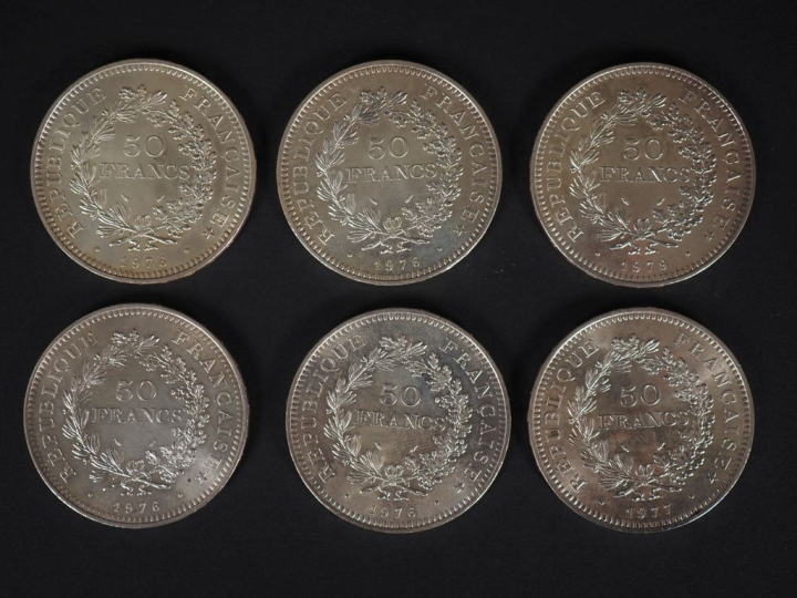 Six pièces de 50 Francs en argent, 1976 (x4), 1977 et 1979. Poids. 180