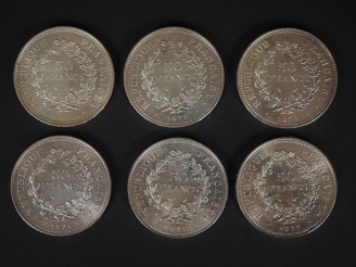 Vente aux enchères Six pièces de 50 Francs en argent, 1976 (x4), 1977 et 1979. Poids. 180