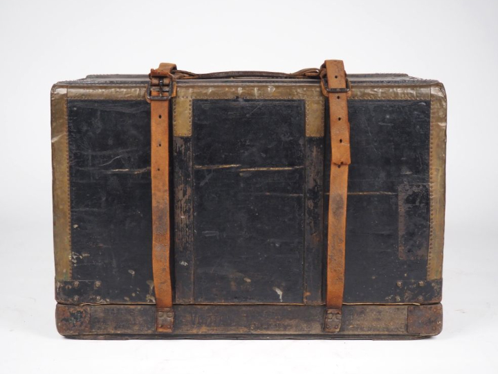 LOUIS VUITTON  Rare malle en 2 parties non solidaires. Les 2 parties s