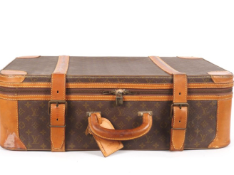 Vente aux enchères LOUIS VUITTON  Valise STRATOS (c 1975)  de la série éponyme, demi-soup