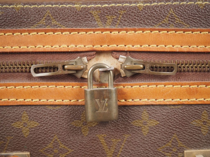 LOUIS VUITTON  Valise STRATOS (c 1975)  de la série éponyme, demi-soup