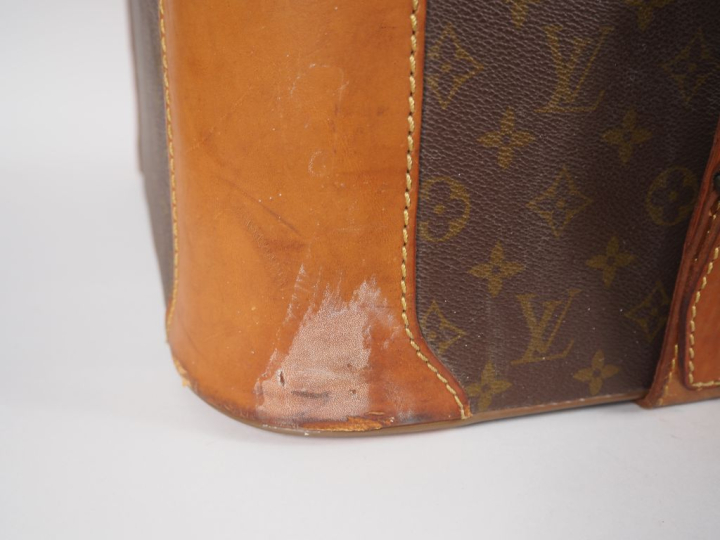LOUIS VUITTON  Valise STRATOS (c 1975)  de la série éponyme, demi-soup