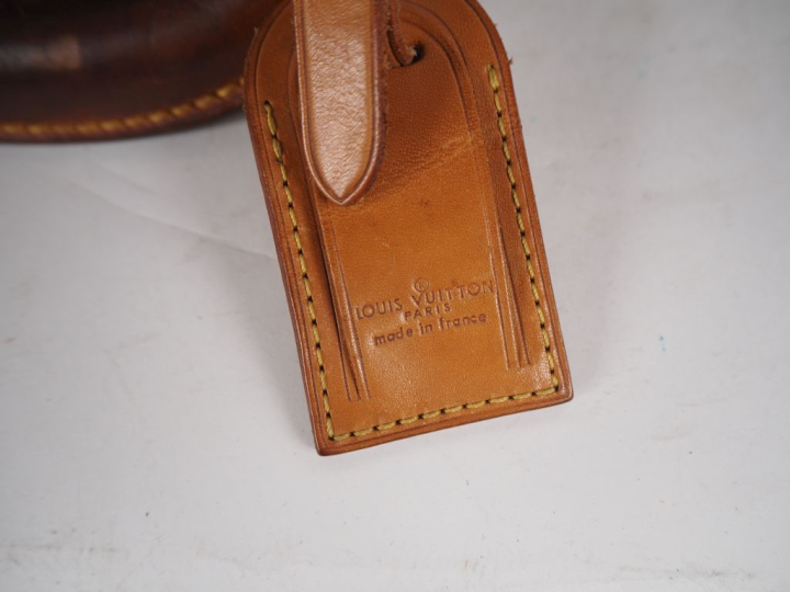 LOUIS VUITTON  Valise RUBAN BLEU (c 1975) de la série STRATOS demi-sou