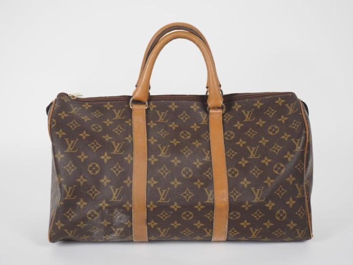 LOUIS VUITTON. Sac en toile enduite monogrammée, modèle "Keepal".  Dim