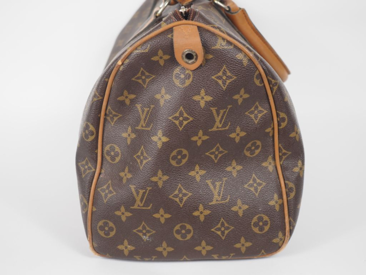 LOUIS VUITTON. Sac en toile enduite monogrammée, modèle "Keepal".  Dim