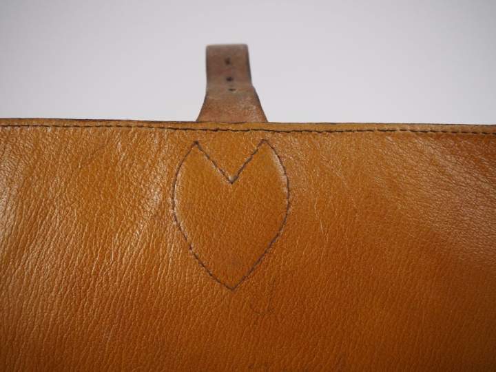 LOUIS VUITTON  Sac CARTOUCHIÈRE (c 1975).  Toile monogramée et vache n