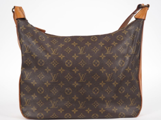 Vente aux enchères LOUIS VUITTON Sac (c 1975) avec bandoulière en toile enduite monogramé