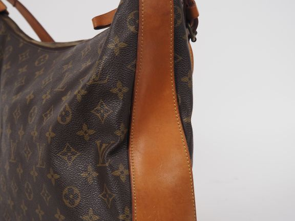 LOUIS VUITTON Sac (c 1975) avec bandoulière en toile enduite monogramé