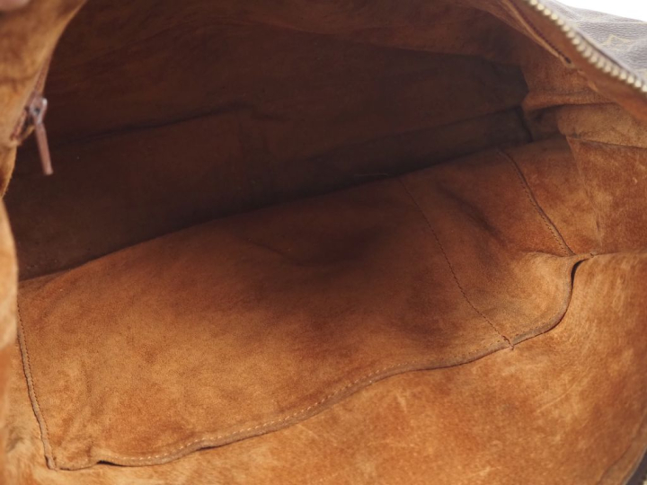 LOUIS VUITTON Sac (c 1975) avec bandoulière en toile enduite monogramé