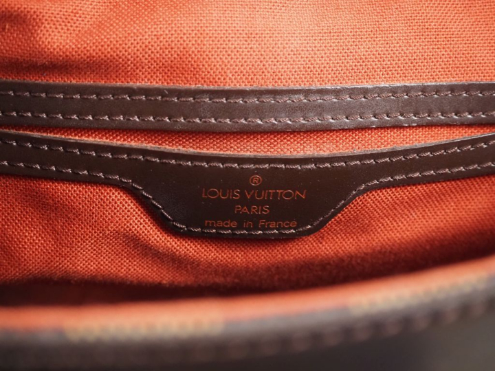 LOUIS VUITTON  Sac SOHO (c 2010)  en toile damier ébène et cuir ébène.