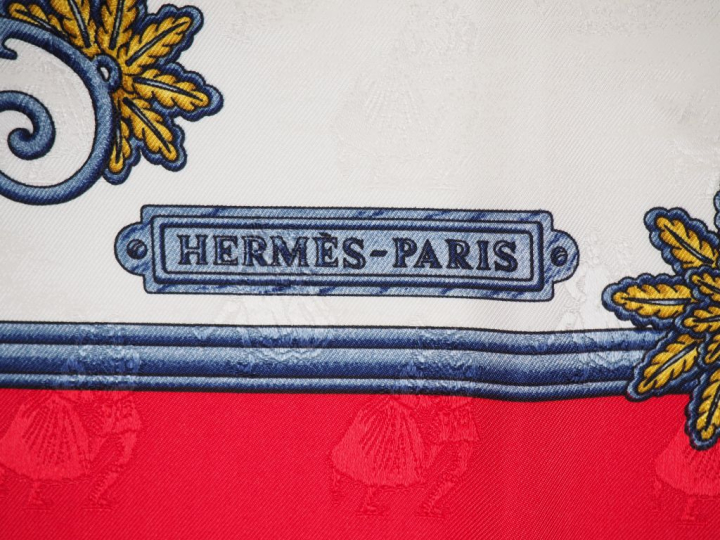 HERMES, Paris Carré de soie, modèle "Joies d'Hiver". Signé.