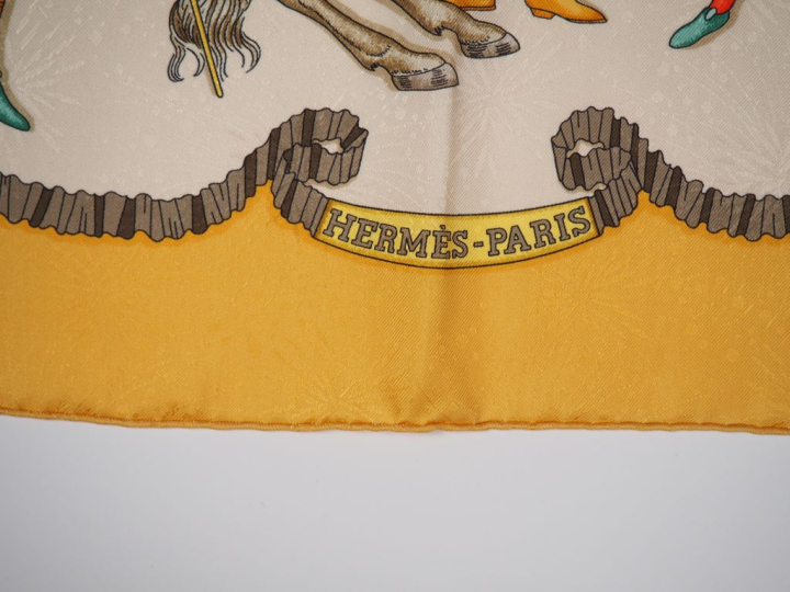 HERMES, Paris Carré de soie, modèle "Les Fêtes du Roi Soleil". Design 