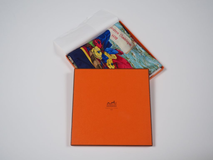 HERMES, Paris Carré de soie, modèle "Christophe Colomb découvre l'Amér