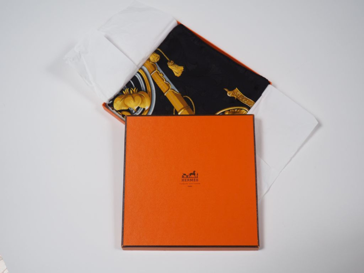 HERMES, Paris Carré de soie, modèle "Princes du Soleil Levant". Design