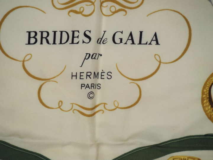 HERMES, Paris Carré de soie, modèle "Brides de Gala".  Signé. (quelque