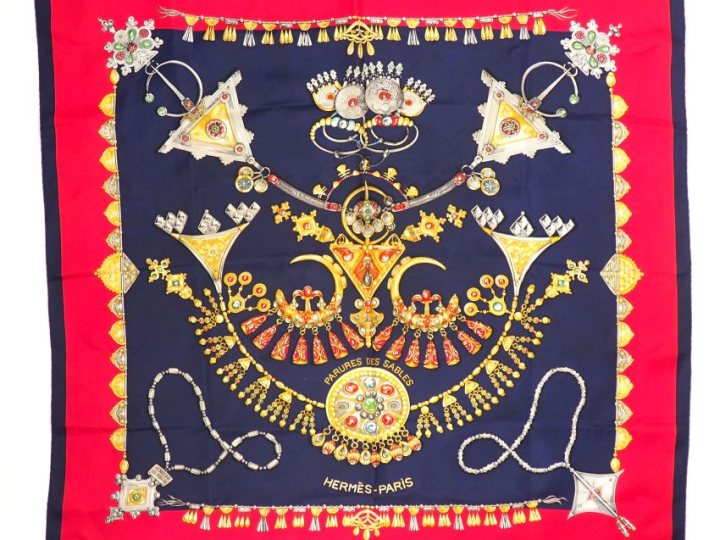 HERMES, Paris Carré de soie, modèle "Parures des sables". Design par L
